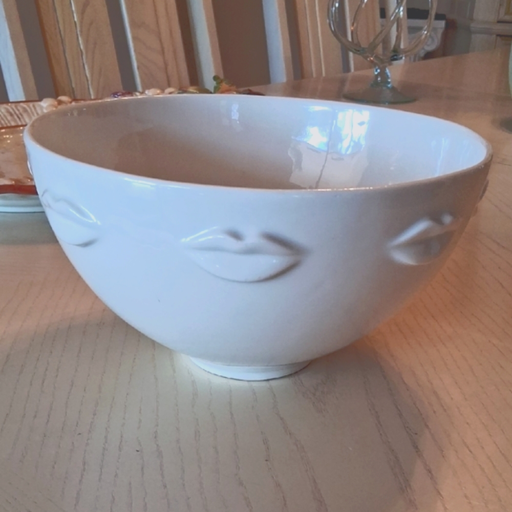 Jonathan Adler White Ceramic Bowl with Lip Design. Muse By: Jonathan Adler Gala.